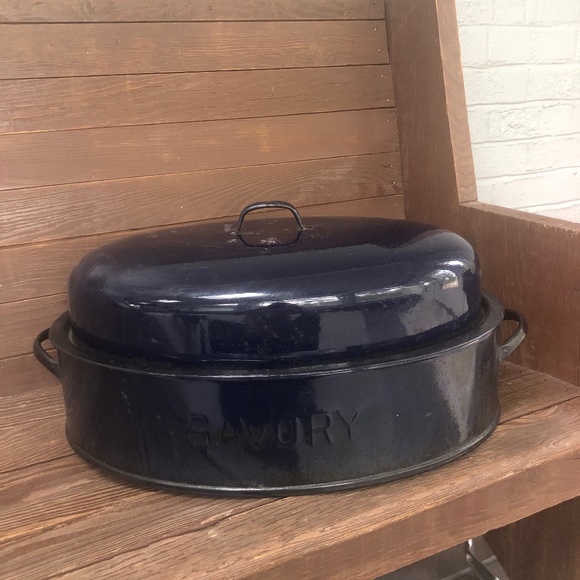 SAVORY Other - VINTAGE Large  SAVORY Enamel Roasting Pan with Lid